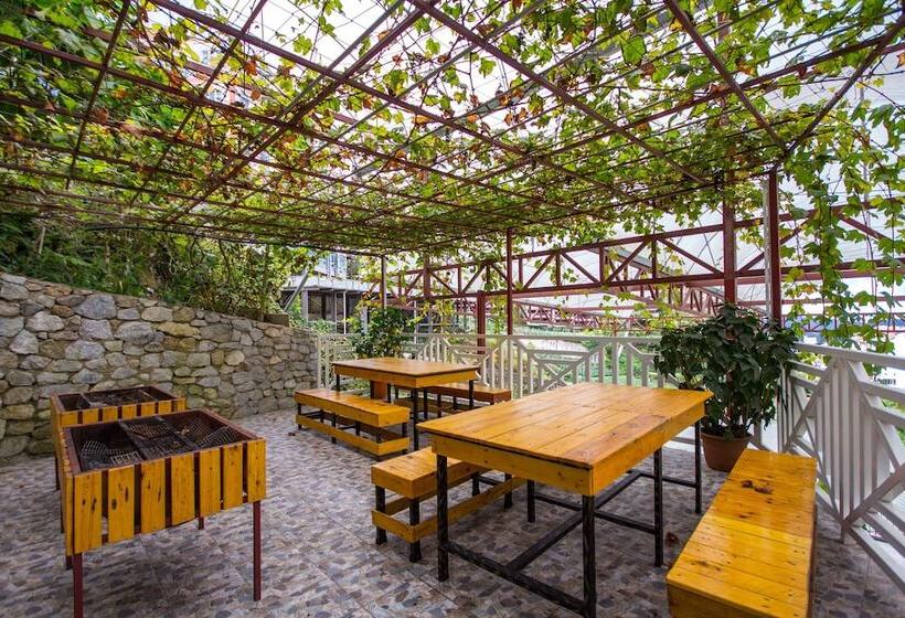 هتل کپسول Kea Garden Mini Chalet   Hostel