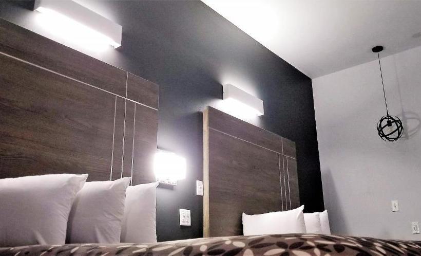 فندق على الطريق Continental Inn & Suites