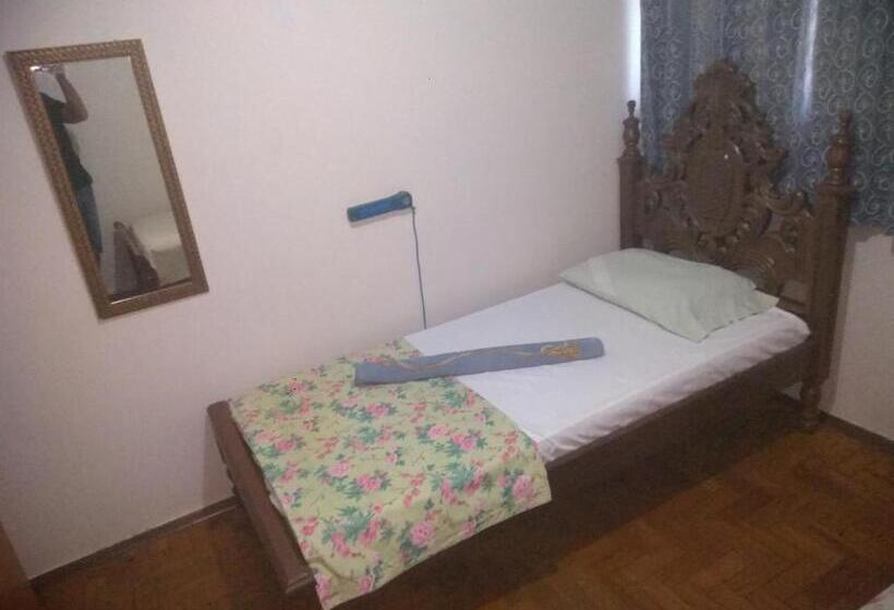 پانسیون Albergue Econômico