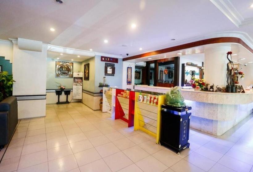 Отель Reddoorz Plus @ Jalan Dr Sutomo Pekanbaru
