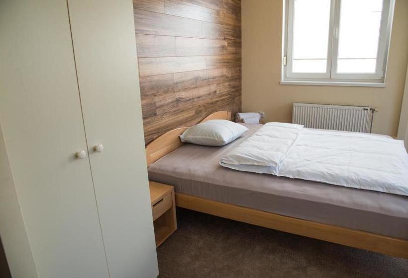 هاستل Vege & Vegan Restaurant And Accommodation