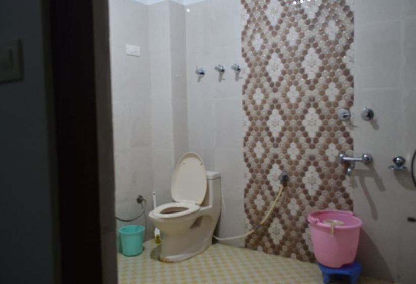 Отель Dharamkot Inn