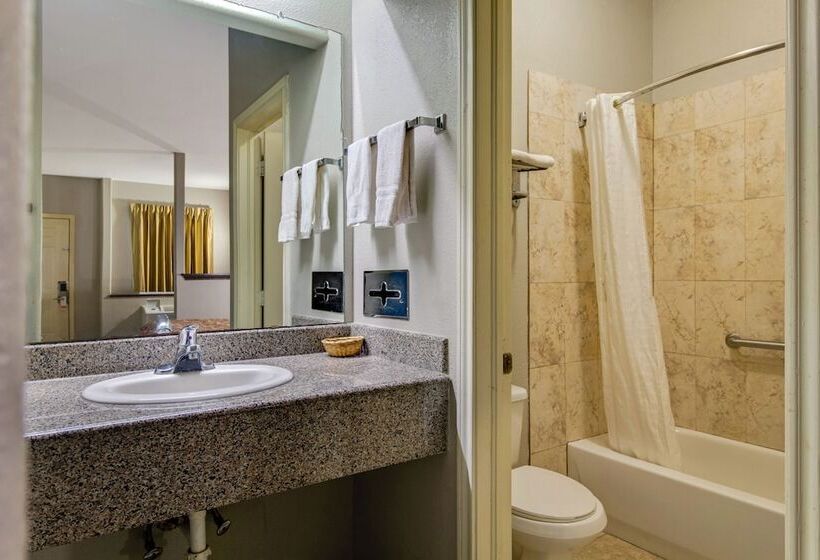 Мотель Executive Inn & Suites