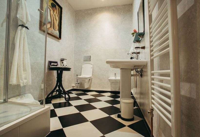 هتل Divna Pani Luxury Gallery Rooms