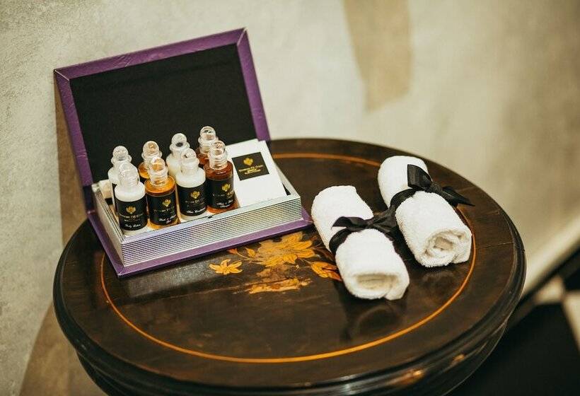 هتل Divna Pani Luxury Gallery Rooms