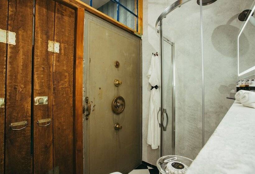 هتل Divna Pani Luxury Gallery Rooms