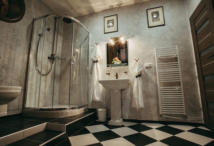 هتل Divna Pani Luxury Gallery Rooms
