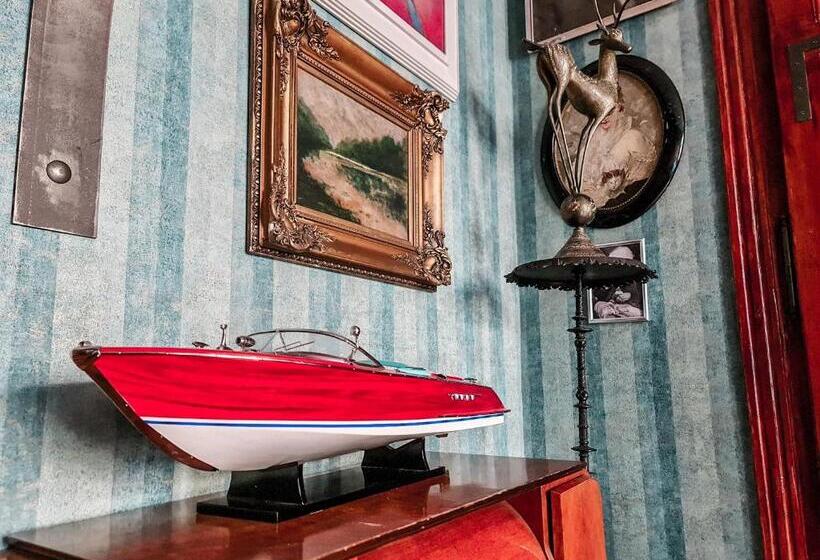 هتل Divna Pani Luxury Gallery Rooms