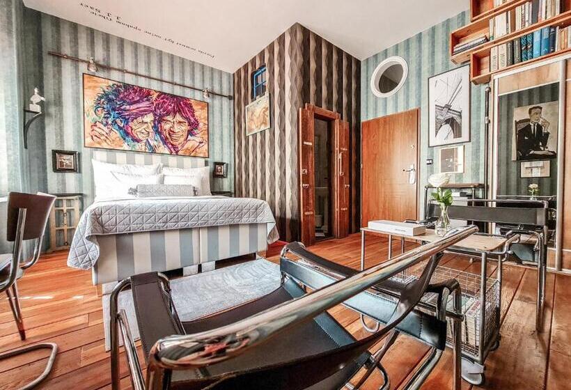 هتل Divna Pani Luxury Gallery Rooms