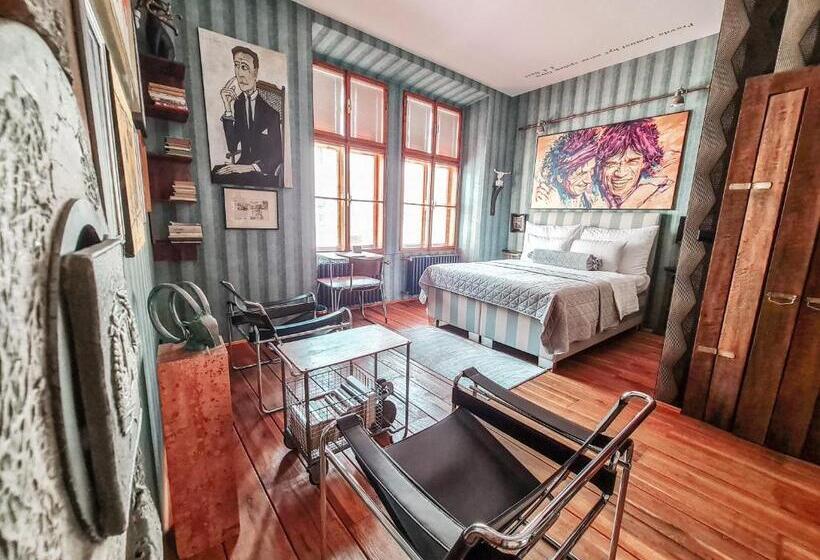 هتل Divna Pani Luxury Gallery Rooms