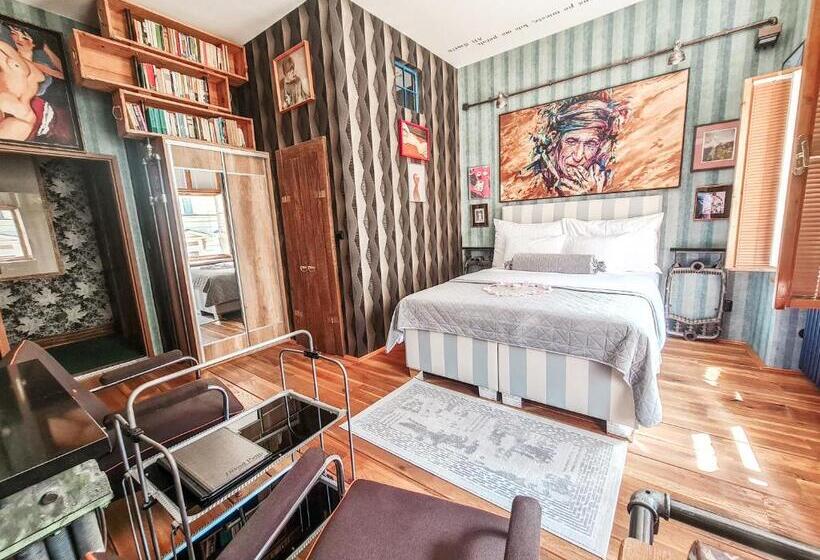 هتل Divna Pani Luxury Gallery Rooms