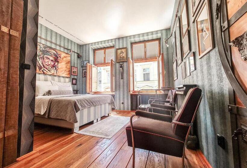 هتل Divna Pani Luxury Gallery Rooms