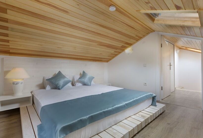 Kybele Suites