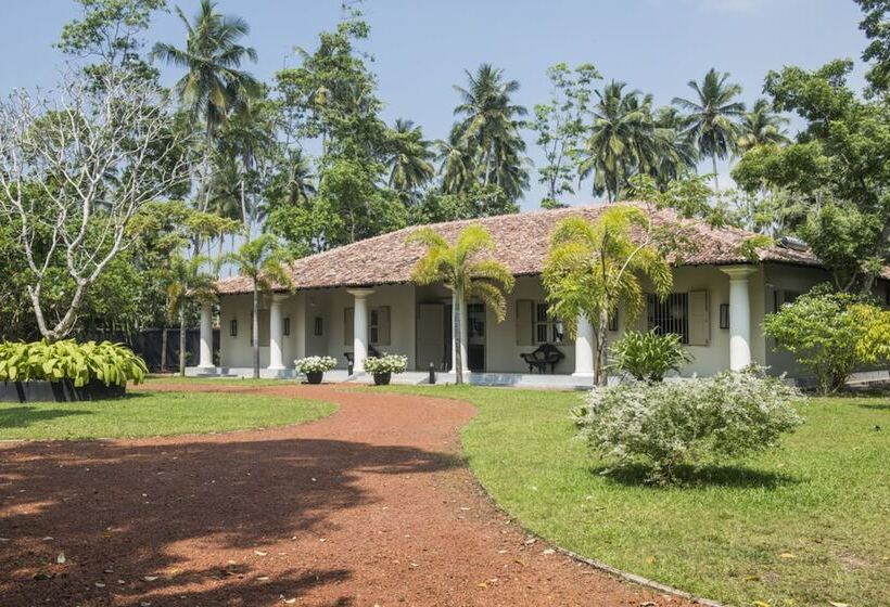 پانسیون Monara House, Talpe