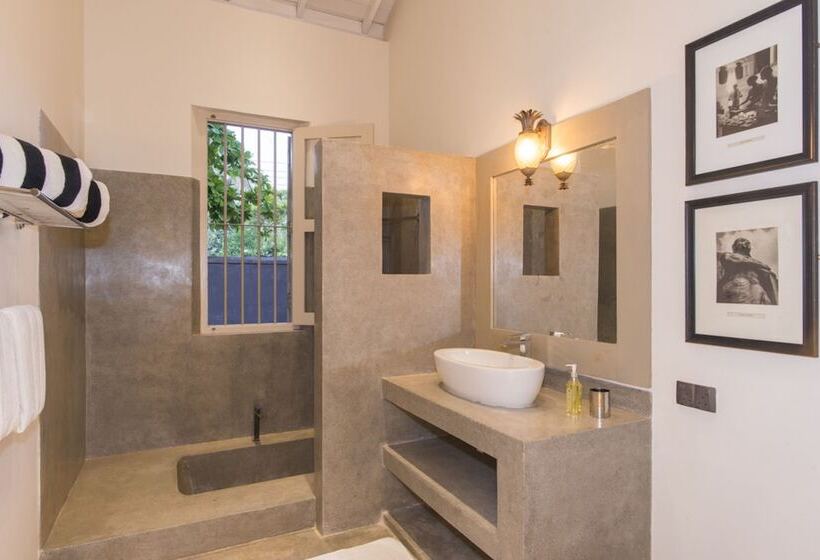 پانسیون Monara House, Talpe