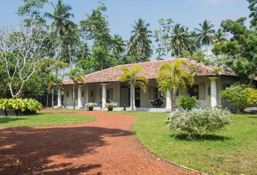 پانسیون Monara House, Talpe