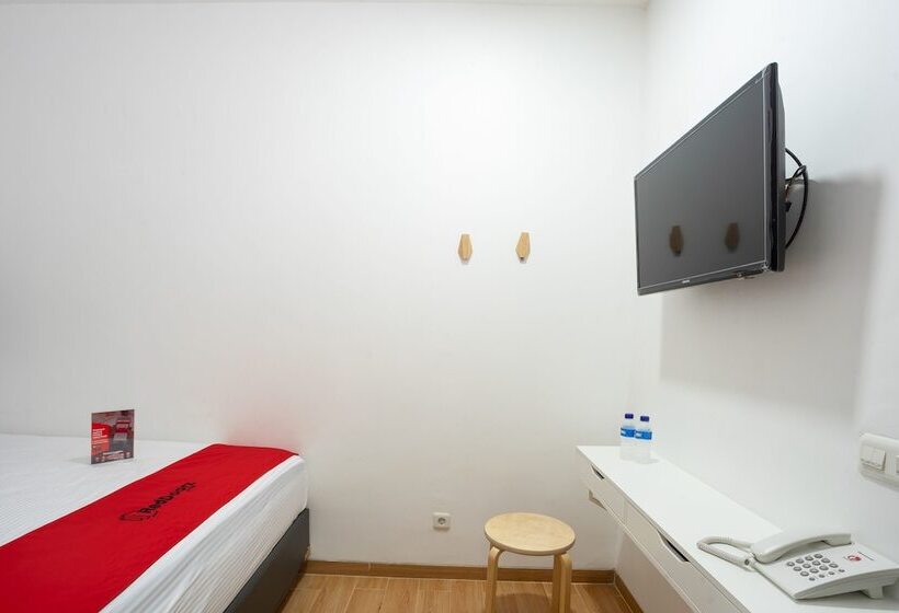 پانسیون Reddoorz Plus @ Danau Sunter Utara