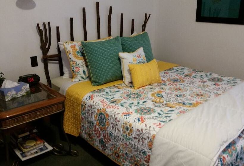 هتل Bay Port Lodging