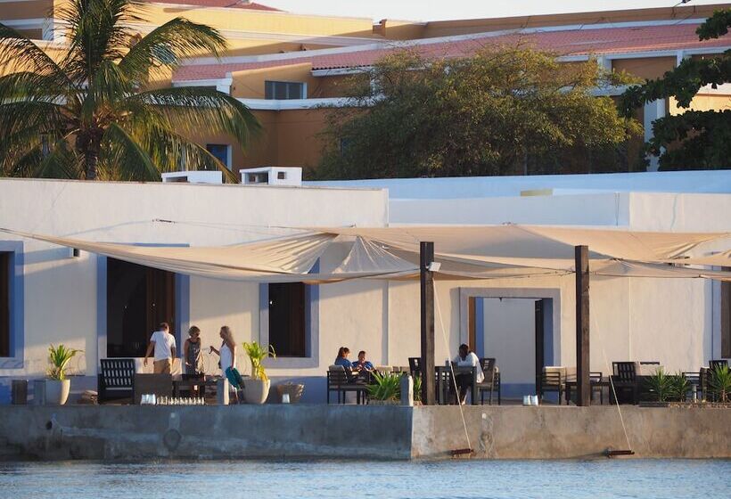 هتل Feitoria Boutique
