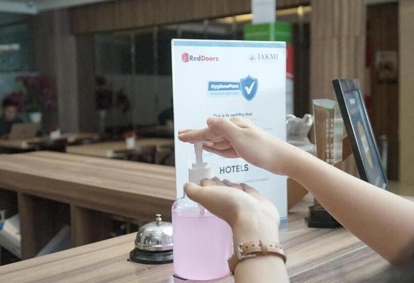 펜션 Reddoorz Near Botani Square Mall