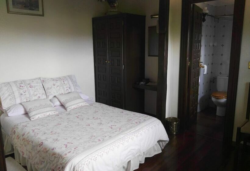هاستل Mies De Villa