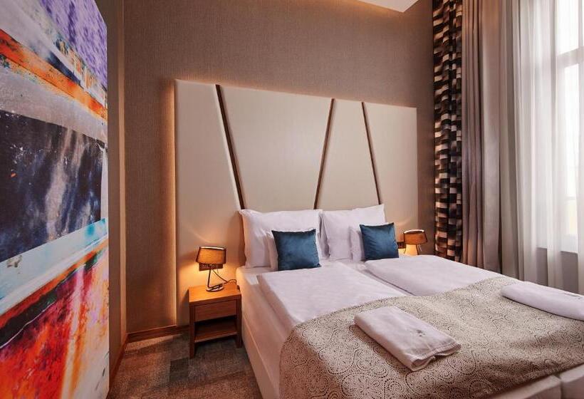 هتل Artis Boutique