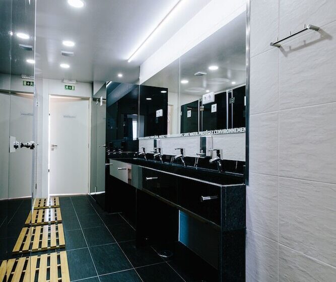 Lisbon South Hostel
