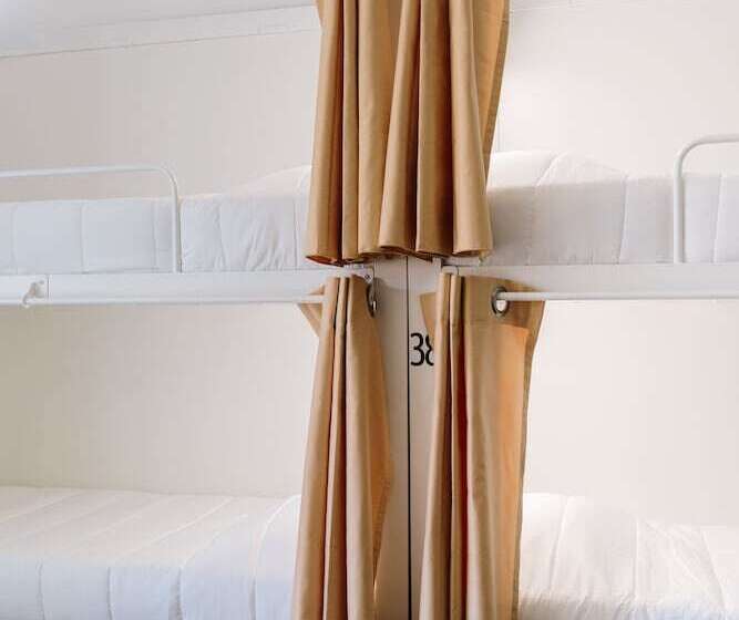 Lisbon South Hostel