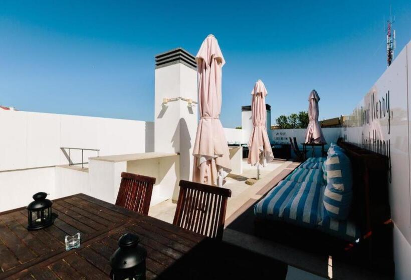 Lisbon South Hostel