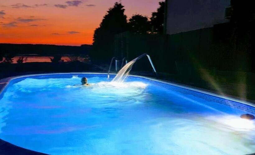 مُتل Vila Mila Riverside Apartments