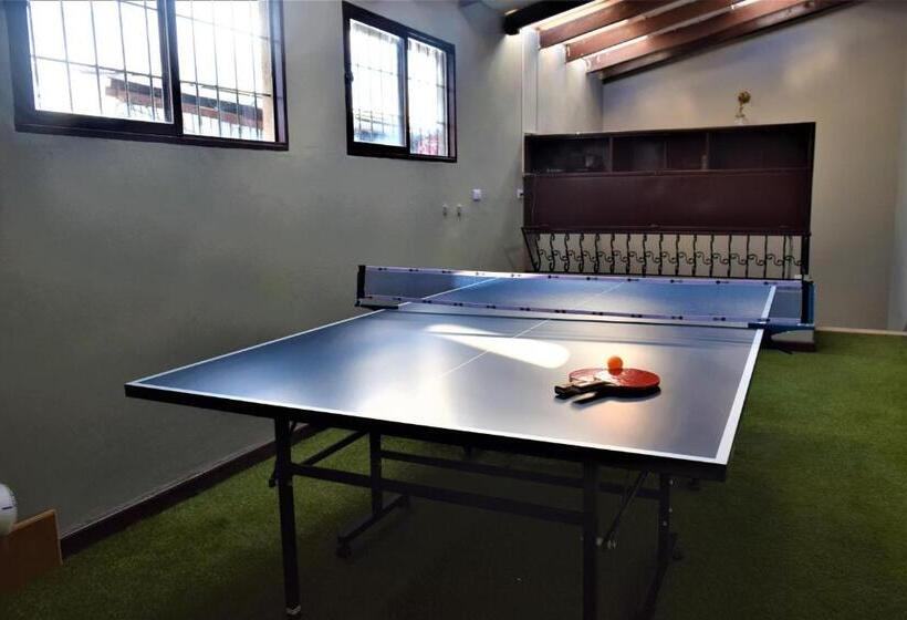 پانسیون Les Balcons Hostel