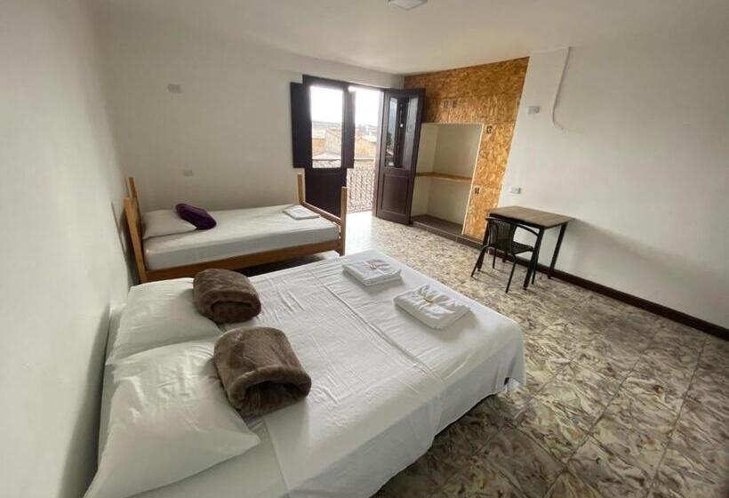 پانسیون Les Balcons Hostel