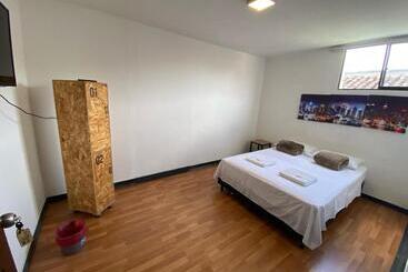 پانسیون Les Balcons Hostel