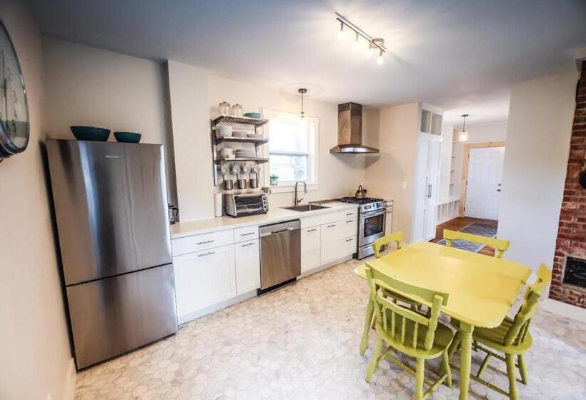 مبيت وإفطار The Kitch Inn   Boutique Inn And Wine Bar