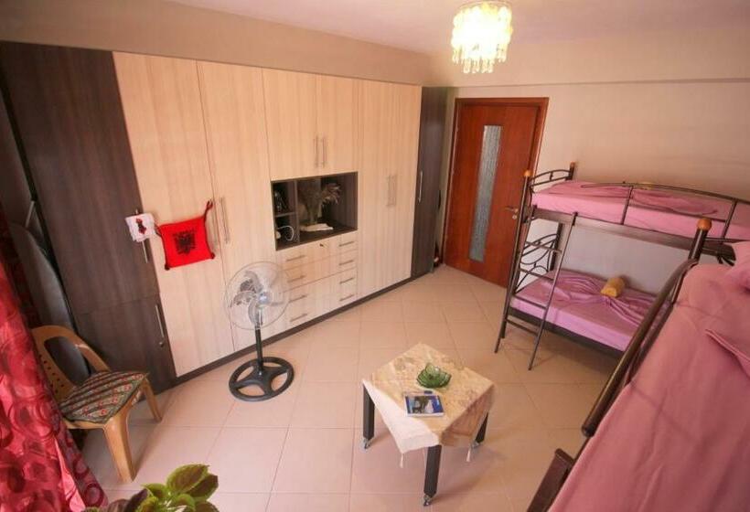 Mona`s Hostel