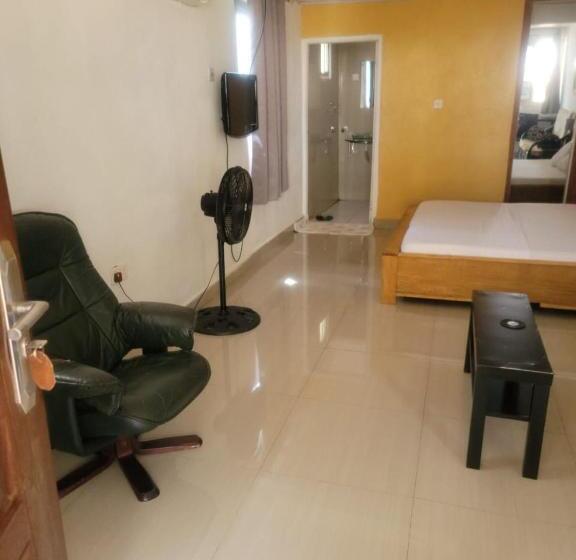 پانسیون Airport Lodge Lungi