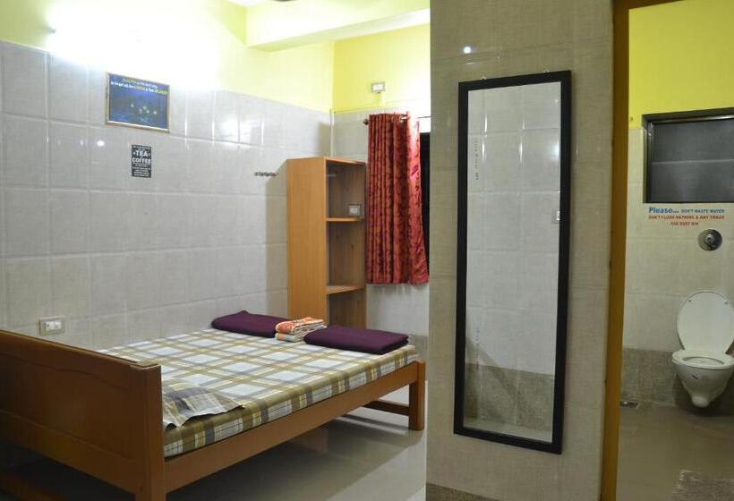 پانسیون Gokarna Rsn Stay In Top Floor For The Young & Energetic People Of The Universe