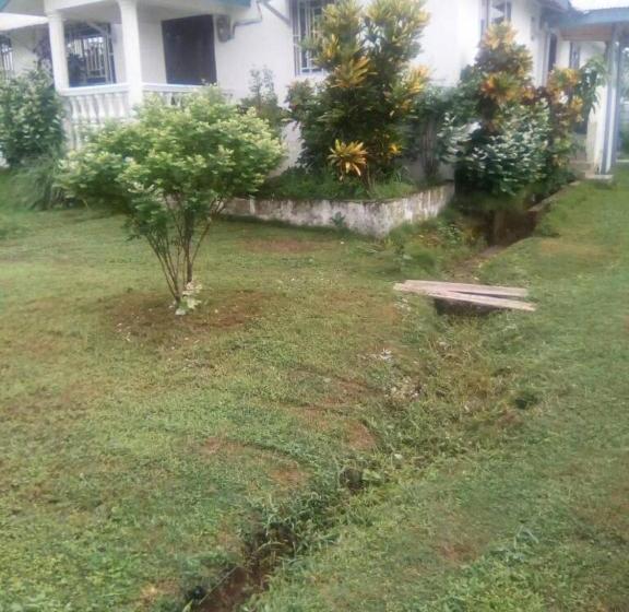 پانسیون Airport Lodge Lungi