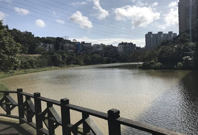 هاستل Gin Lon Lake Motel