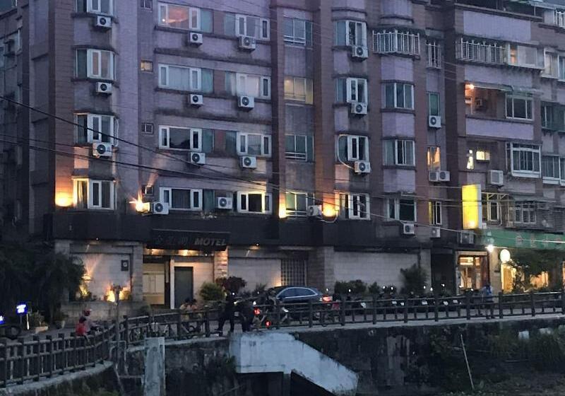 هاستل Gin Lon Lake Motel