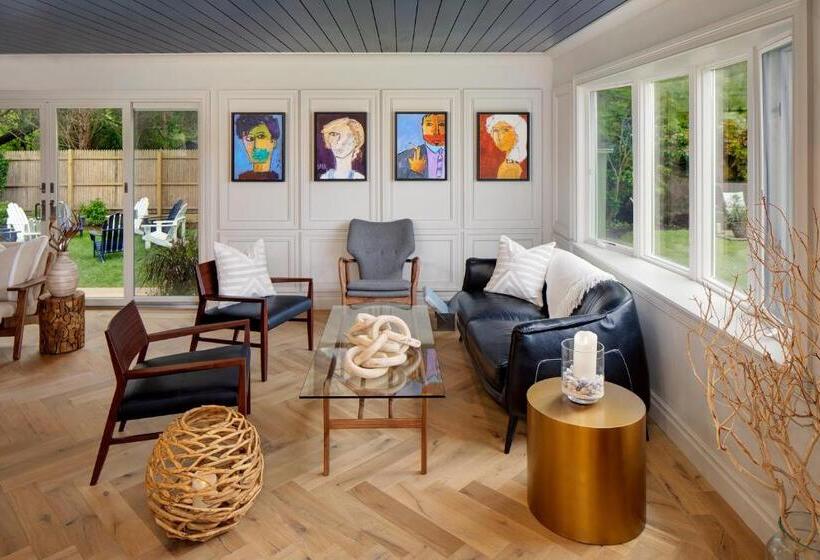 هتل Journey East Hampton
