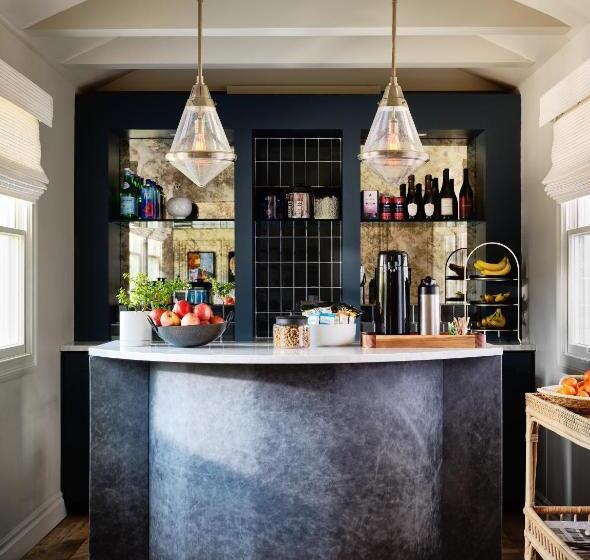 هتل Journey East Hampton