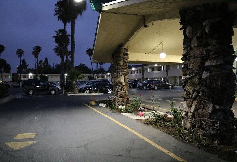 Valli Hi Motel