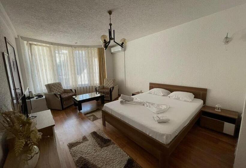 Deni House