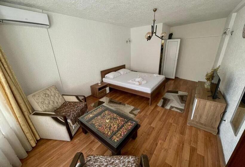 Deni House