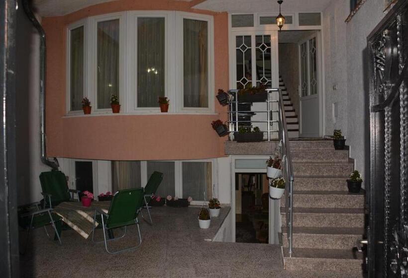 Deni House