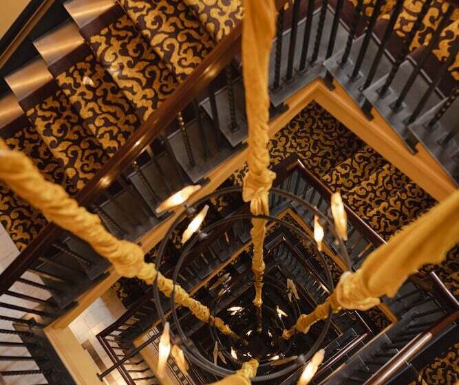 هتل L Oscar London