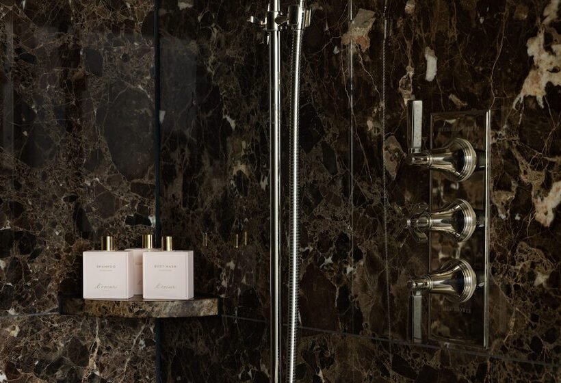 هتل L Oscar London