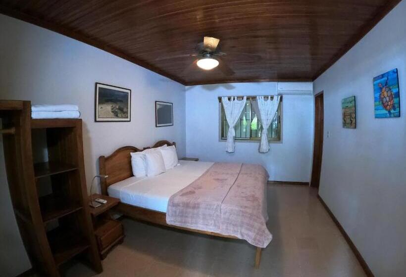 ホテル Casa Cecilia Beach Front