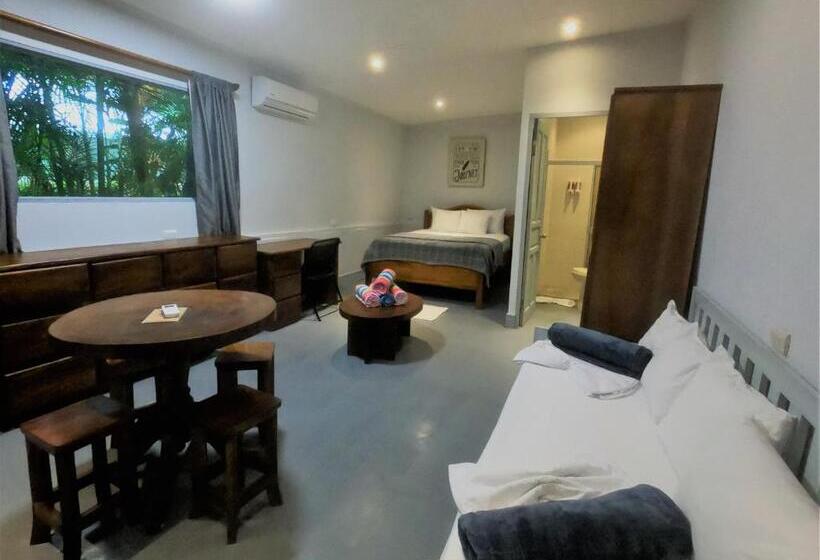 ホテル Casa Cecilia Beach Front